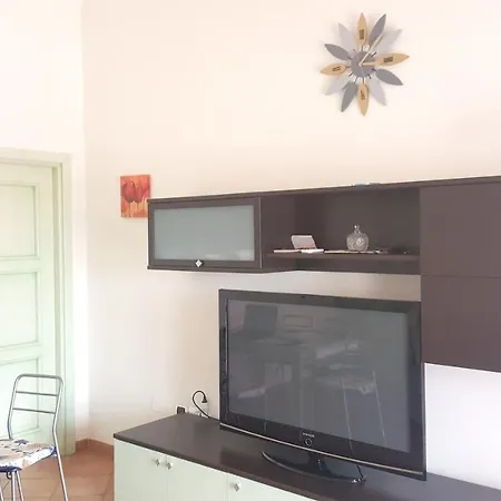 Bright In With Terrace And Garden View Pula