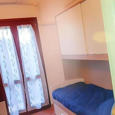 Apartment Bright In With Terrace And Garden View Pula