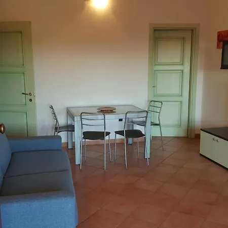 Apartment Bright In With Terrace And Garden View Pula